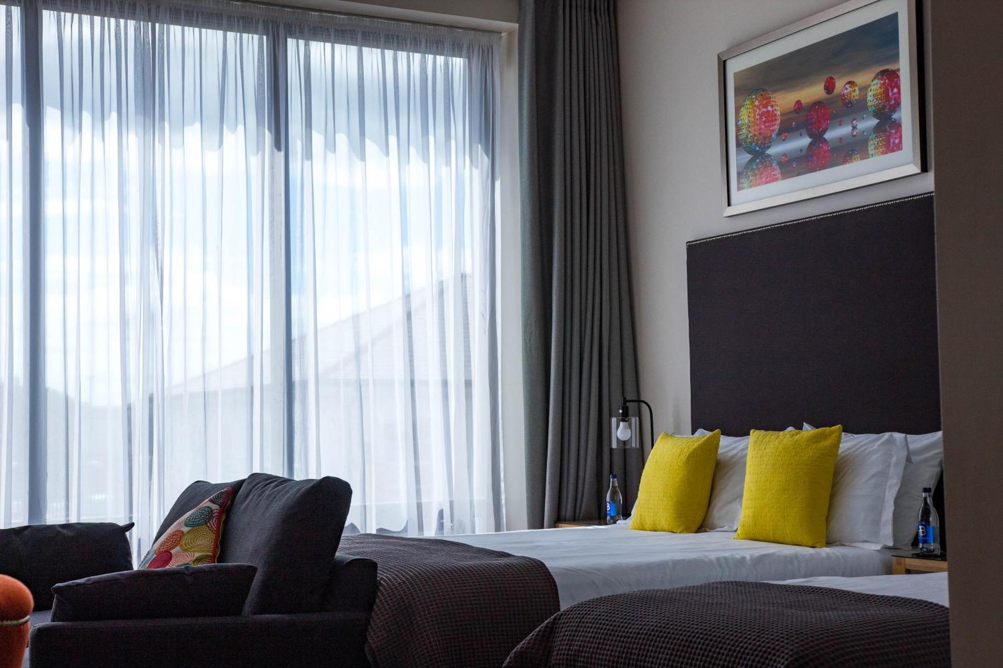 The James Suites Londonderry Eksteriør bilde